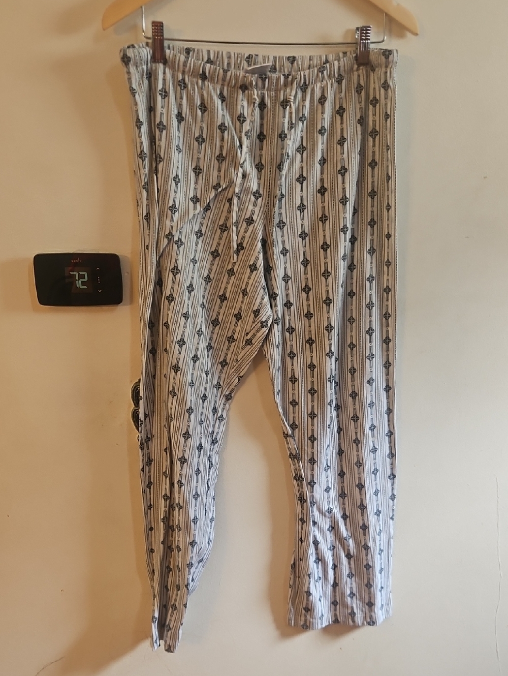 Liz Claiborne White and Blue Striped Pajama Pants